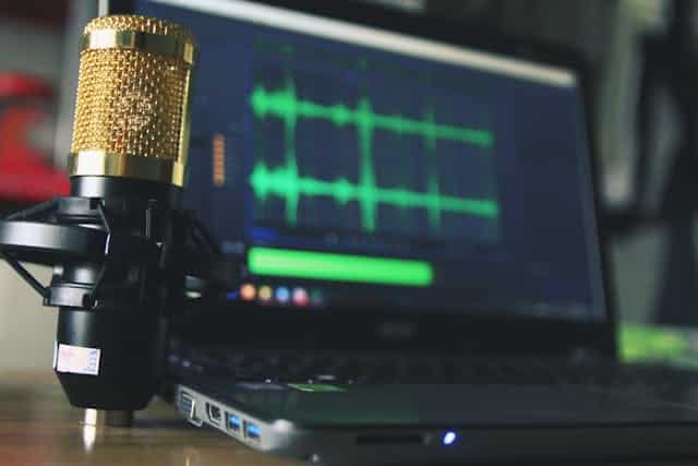 Photo by Seej Nguyen: https://www.pexels.com/photo/gold-condenser-microphone-near-laptop-computer-755416/